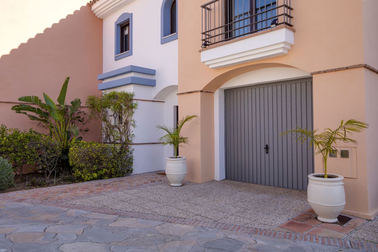 4 quarto Casa em Banda para venda em Benahavis com piscina garagem - 1 050 000 € (Ref: 9568172)