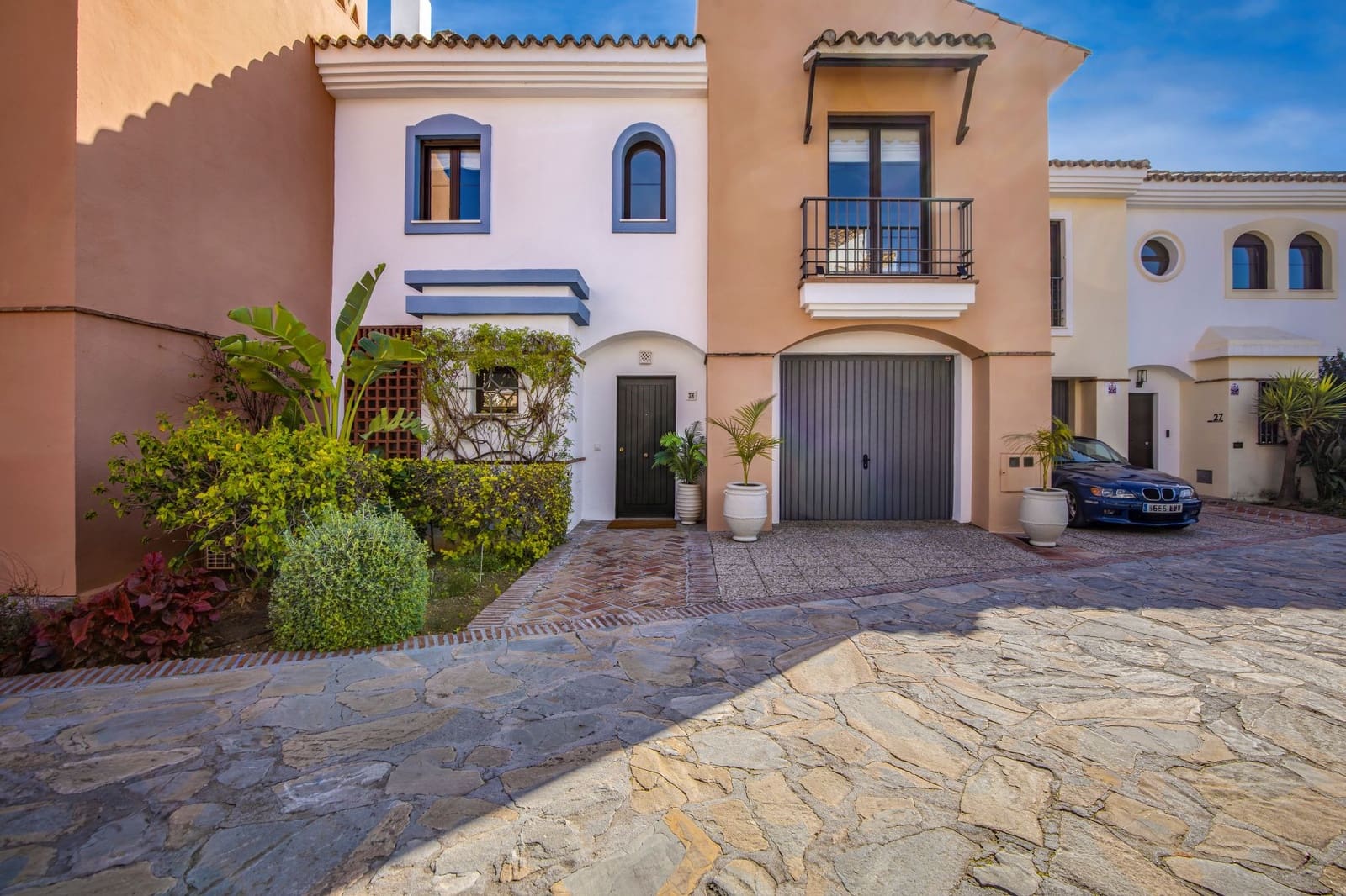 4 quarto Casa em Banda para venda em Benahavis com piscina garagem - 1 050 000 € (Ref: 9568172)