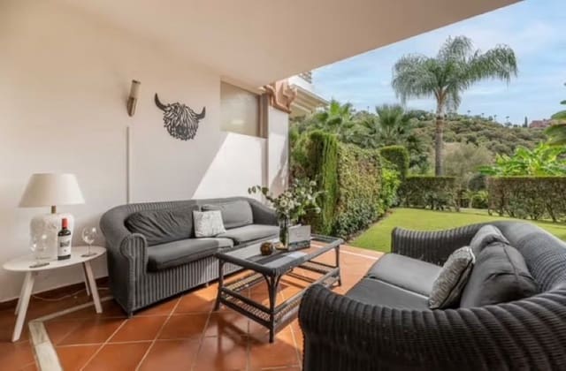 Apartamento de 2 habitaciones en Los Arqueros, Benahavís en venta con piscina garaje - 425.000 € (Ref: 9670130)