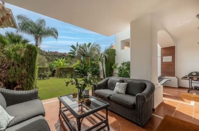 Apartamento de 2 habitaciones en Los Arqueros, Benahavís en venta con piscina garaje - 425.000 € (Ref: 9670130)