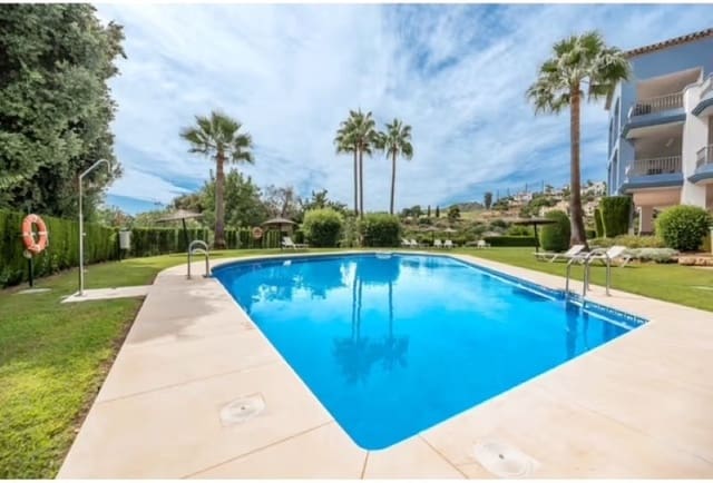 Apartamento de 2 habitaciones en Los Arqueros, Benahavís en venta con piscina garaje - 425.000 € (Ref: 9670130)