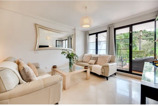 Apartamento de 2 habitaciones en Los Arqueros, Benahavís en venta con piscina garaje - 425.000 € (Ref: 9670130)