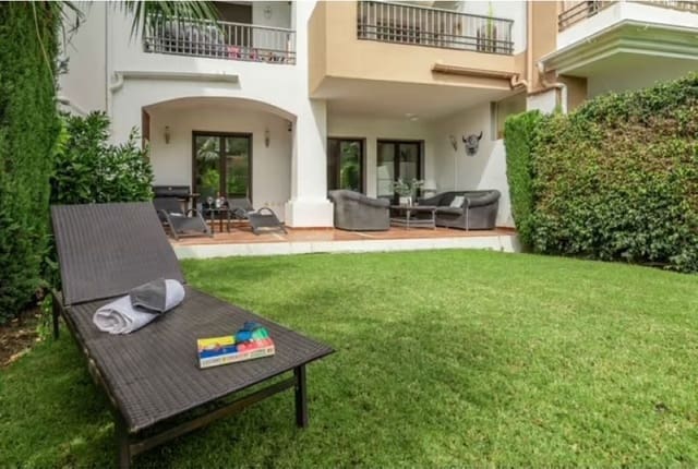 Apartamento de 2 habitaciones en Los Arqueros, Benahavís en venta con piscina garaje - 425.000 € (Ref: 9670130)