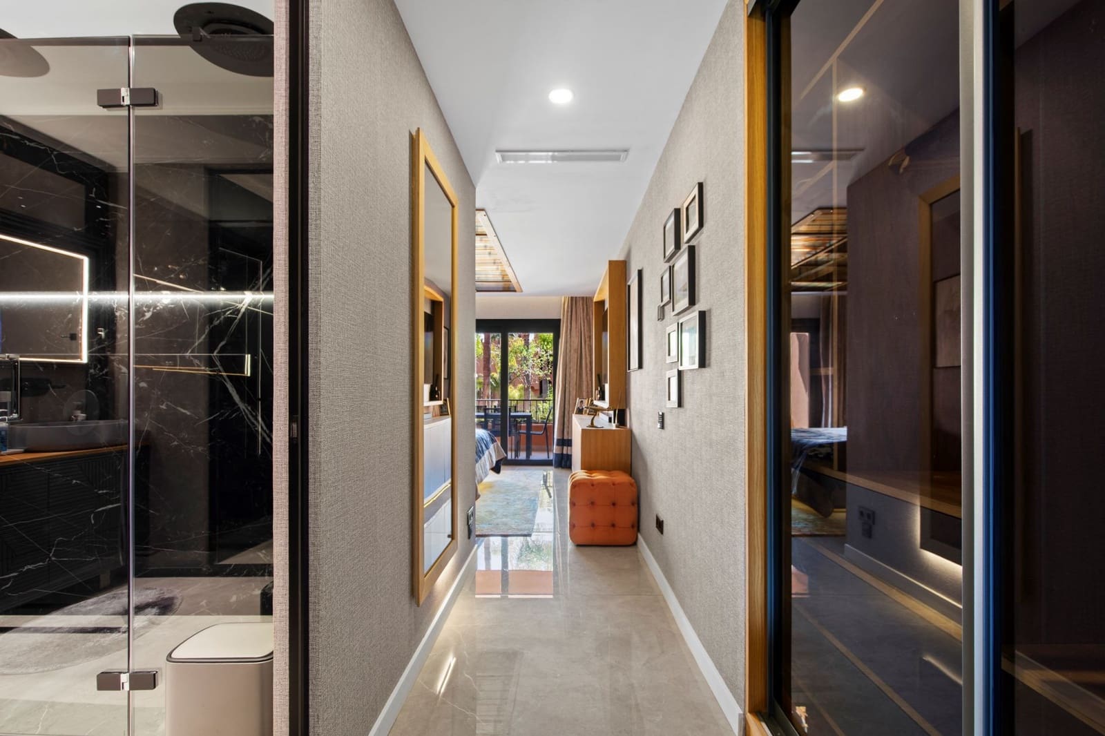 Apartamento de 2 habitaciones en Puerto Banus en venta con piscina garaje - 2.200.000 € (Ref: 9761744)