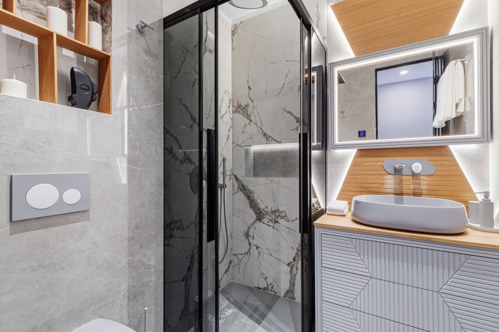 Apartamento de 2 habitaciones en Puerto Banus en venta con piscina garaje - 2.200.000 € (Ref: 9761744)