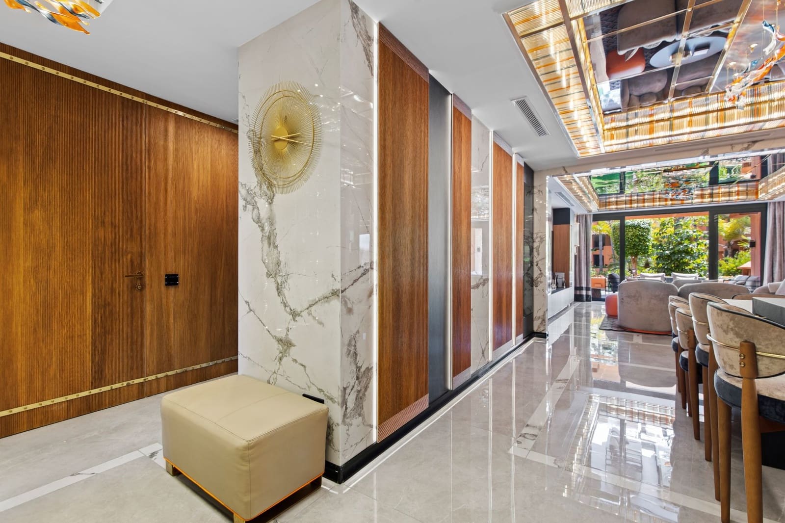 Apartamento de 2 habitaciones en Puerto Banus en venta con piscina garaje - 2.200.000 € (Ref: 9761744)