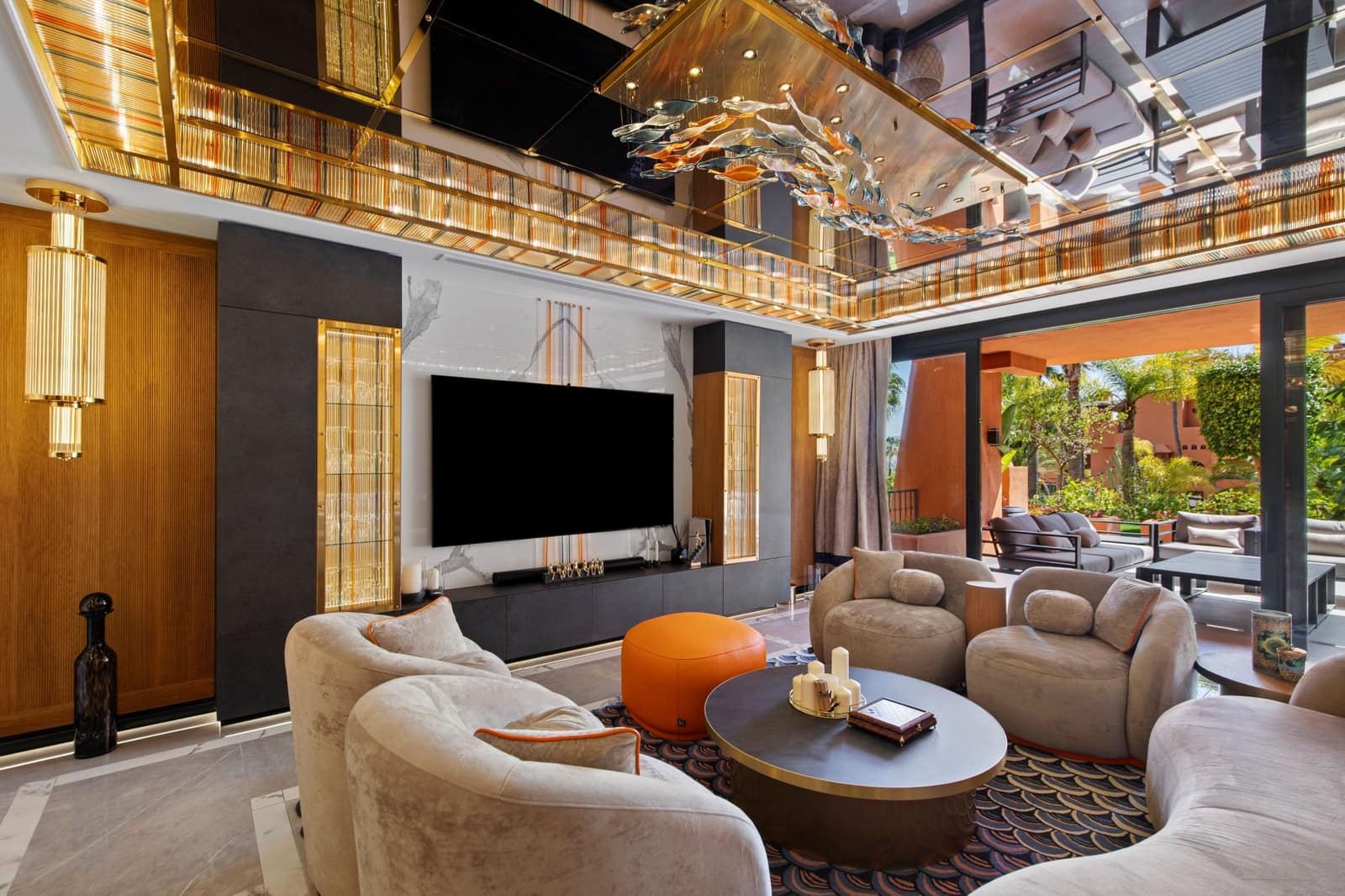 Apartamento de 2 habitaciones en Puerto Banus en venta con piscina garaje - 2.200.000 € (Ref: 9761744)