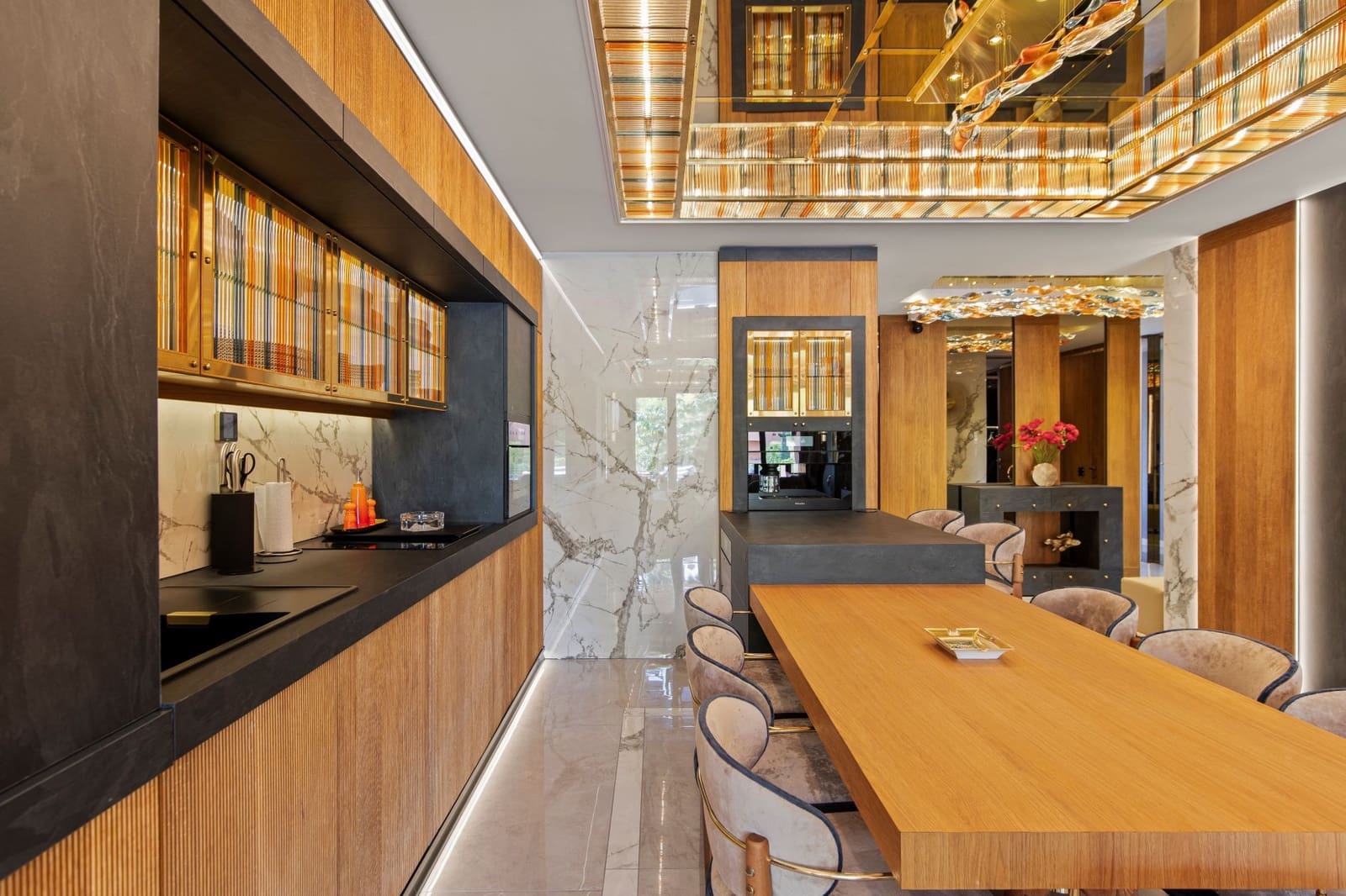 Apartamento de 2 habitaciones en Puerto Banus en venta con piscina garaje - 2.200.000 € (Ref: 9761744)