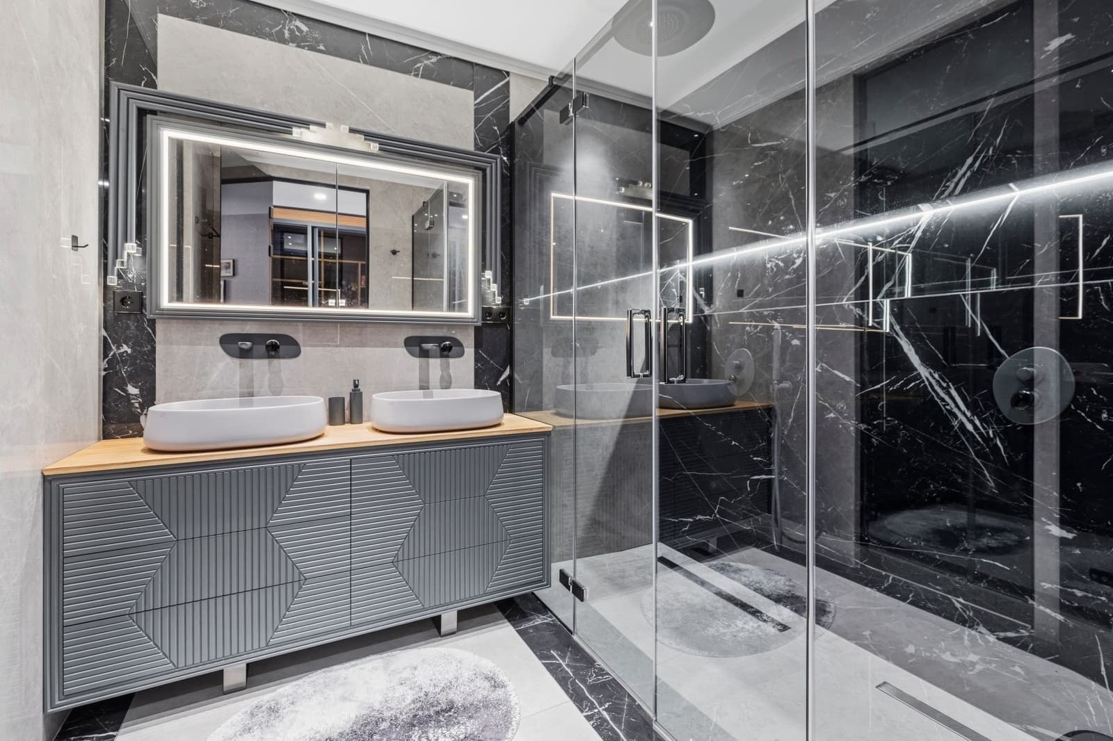 Apartamento de 2 habitaciones en Puerto Banus en venta con piscina garaje - 2.200.000 € (Ref: 9761744)