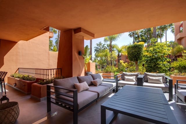 2 quarto Apartamento para venda em Puerto Banus, Marbella com piscina garagem - 2 200 000 € (Ref: 9761744)