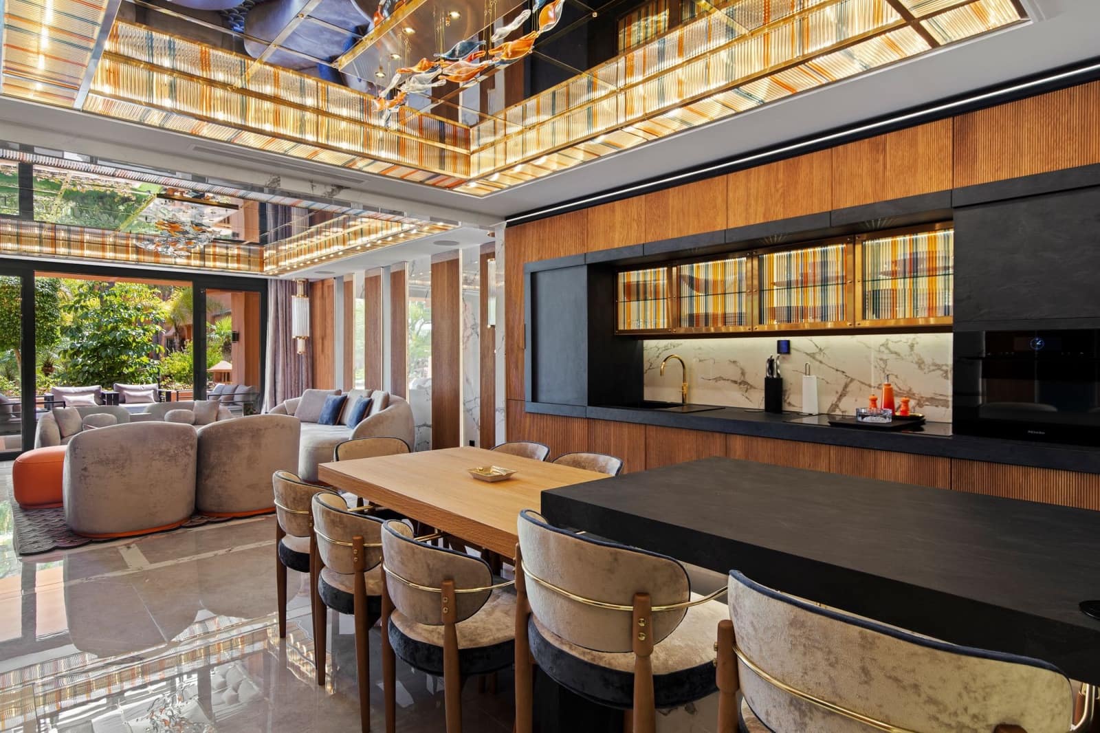 Apartamento de 2 habitaciones en Puerto Banus en venta con piscina garaje - 2.200.000 € (Ref: 9761744)