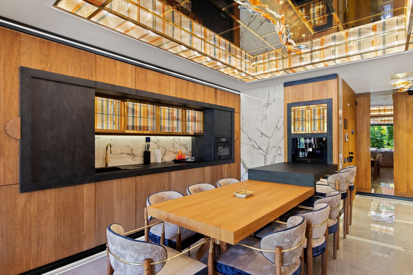 Apartamento de 2 habitaciones en Puerto Banus en venta con piscina garaje - 2.200.000 € (Ref: 9761744)