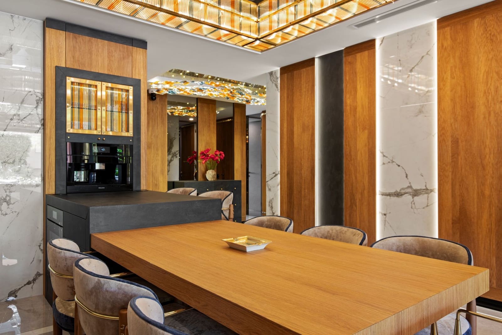 Apartamento de 2 habitaciones en Puerto Banus en venta con piscina garaje - 2.200.000 € (Ref: 9761744)