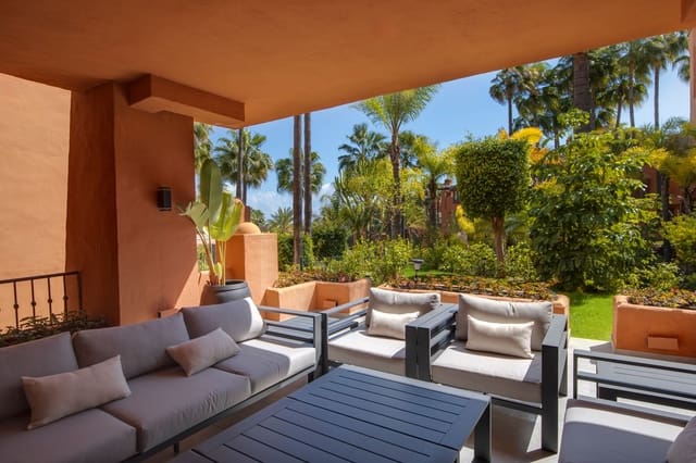 2 quarto Apartamento para venda em Puerto Banus, Marbella com piscina garagem - 2 200 000 € (Ref: 9761744)