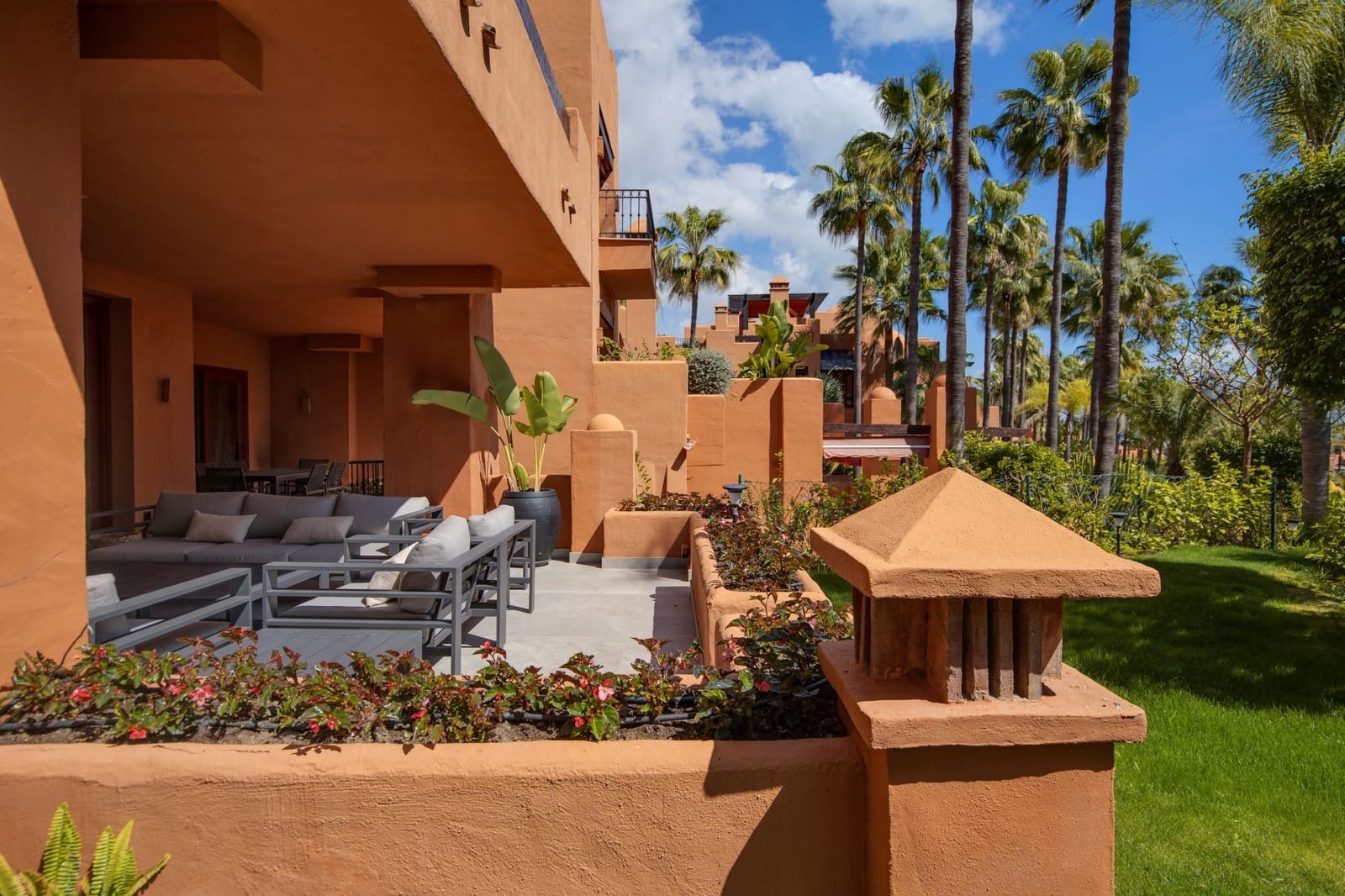 Apartamento de 2 habitaciones en Puerto Banus en venta con piscina garaje - 2.200.000 € (Ref: 9761744)