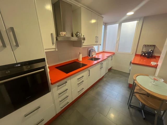 3 makuuhuone Asunto myytävänä paikassa Almansa mukana 
autotalli - 95 000 € (Ref: 8886432)