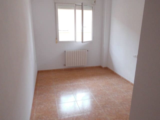 4 makuuhuone Asunto myytävänä paikassa Almansa mukana 
autotalli - 110 000 € (Ref: 8886456)