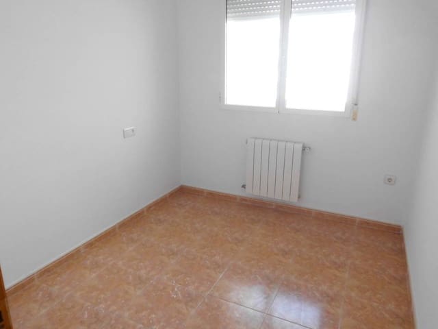 4 makuuhuone Asunto myytävänä paikassa Almansa mukana 
autotalli - 110 000 € (Ref: 8886456)