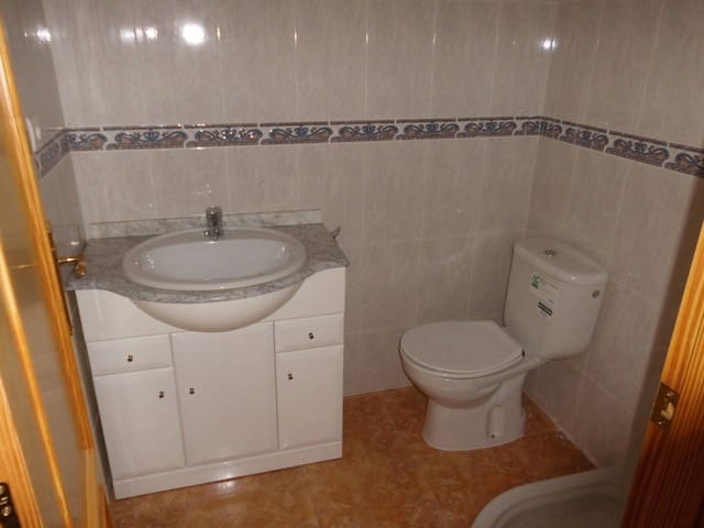 4 makuuhuone Asunto myytävänä paikassa Almansa mukana 
autotalli - 110 000 € (Ref: 8886456)