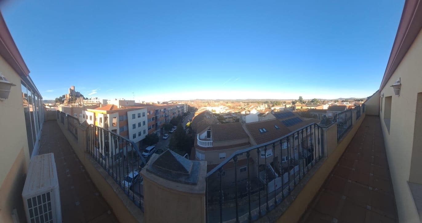 Piso de 5 habitaciones en Almansa en venta con garaje - 320.000 € (Ref: 8886457)