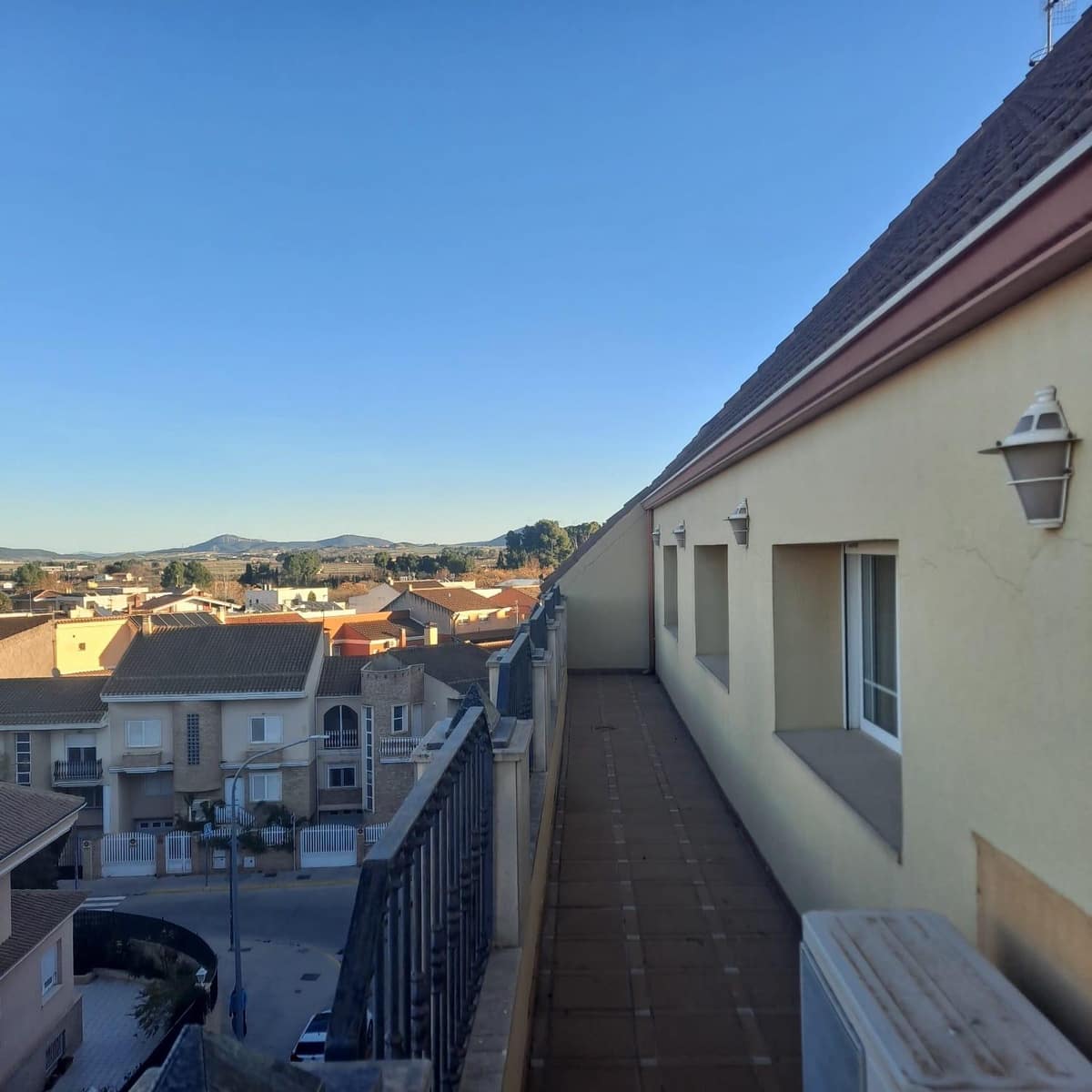 Piso de 5 habitaciones en Almansa en venta con garaje - 320.000 € (Ref: 8886457)