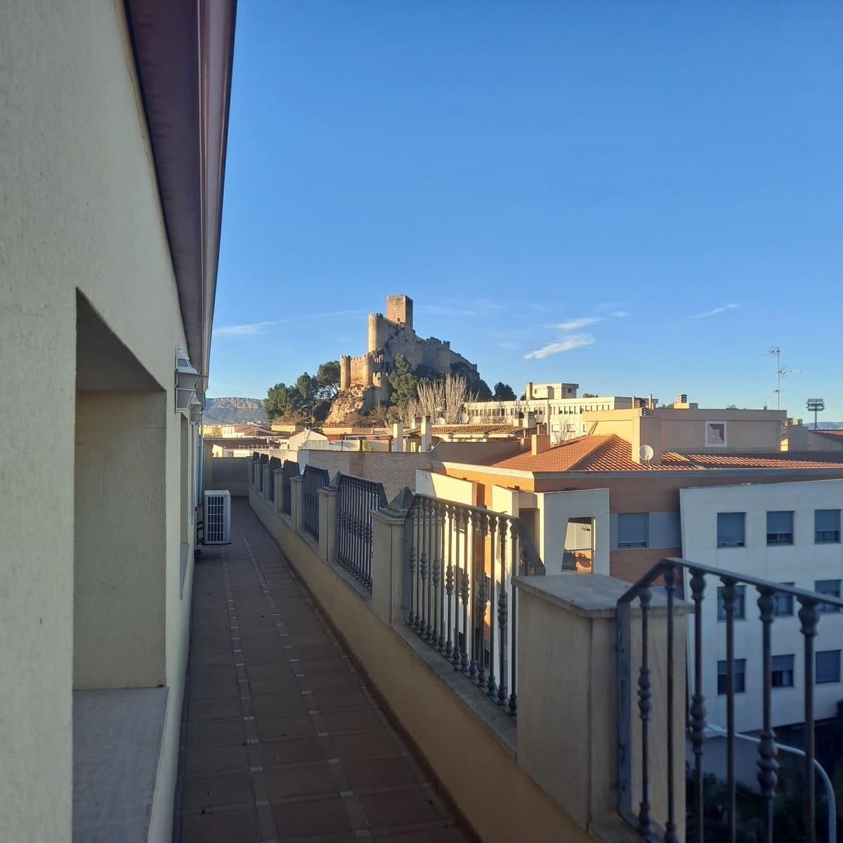 Piso de 5 habitaciones en Almansa en venta con garaje - 320.000 € (Ref: 8886457)