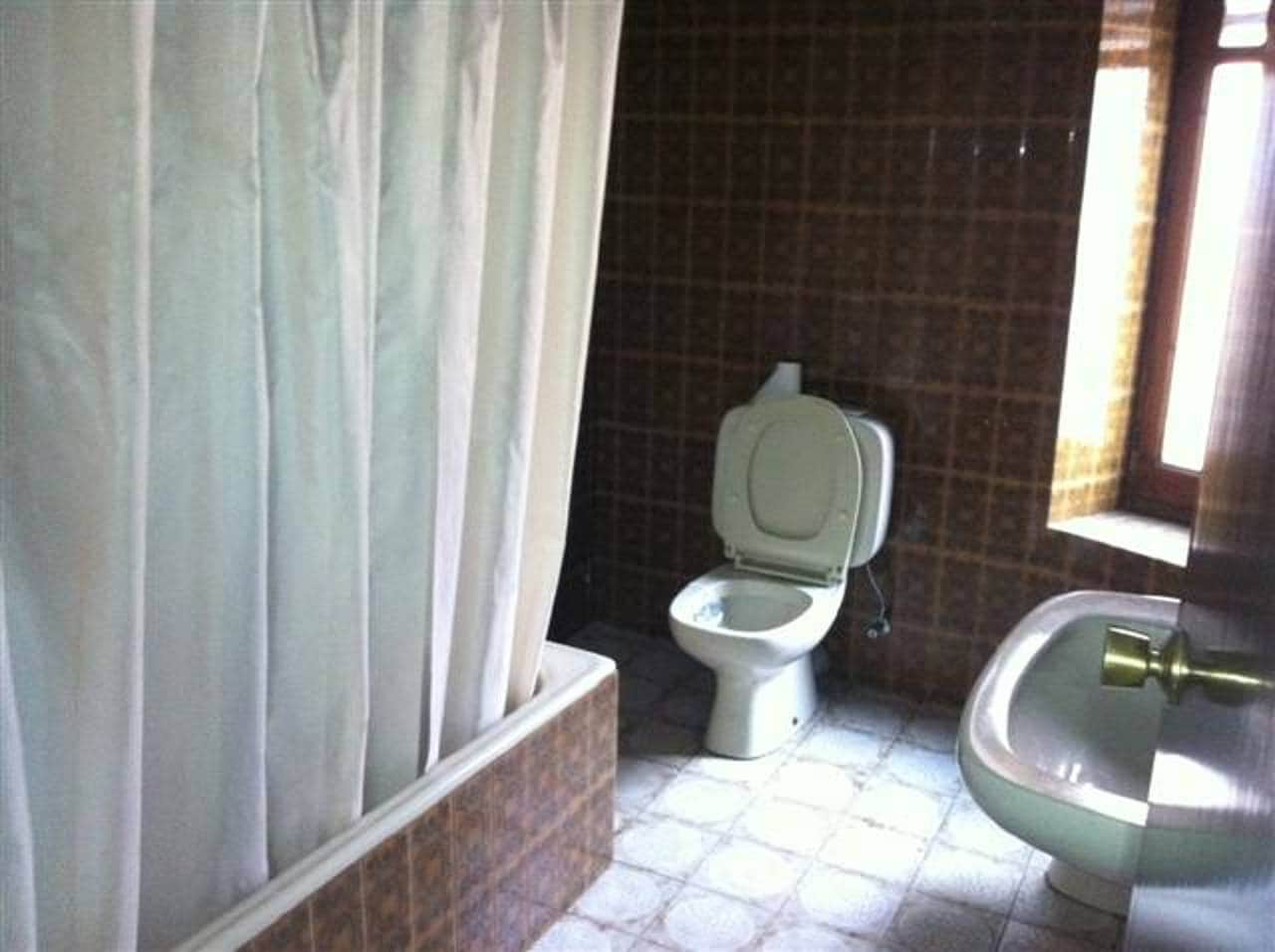 Piso de 4 habitaciones en Almansa en venta - 80.000 € (Ref: 8886464)