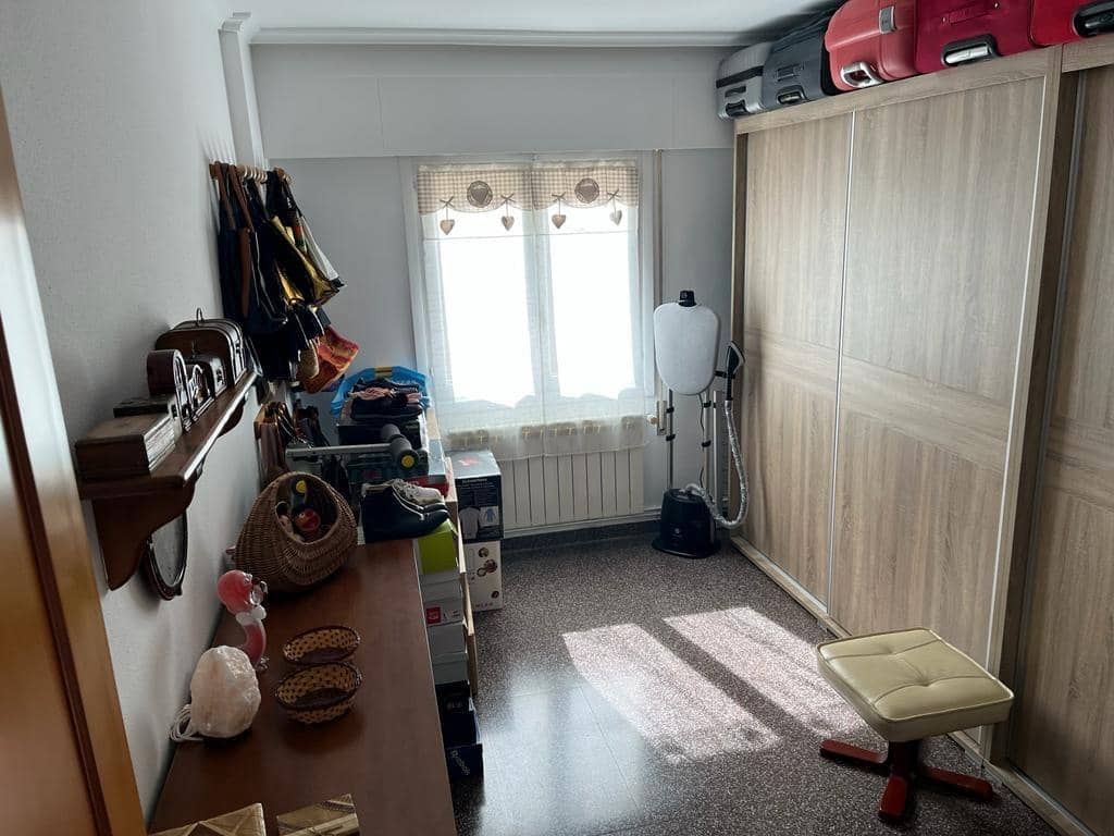 3 bedroom Flat for sale in Almansa with garage - € 95,000 (Ref: 8886468)