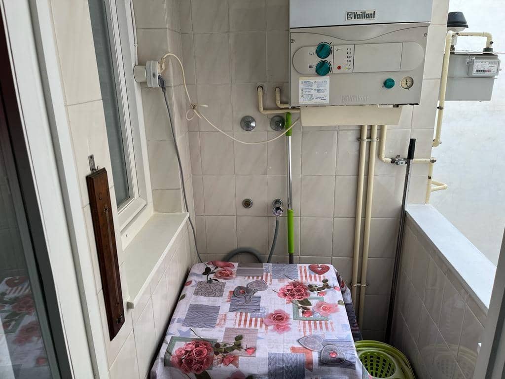 3 bedroom Flat for sale in Almansa with garage - € 95,000 (Ref: 8886468)