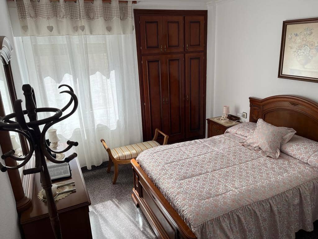 3 bedroom Flat for sale in Almansa with garage - € 95,000 (Ref: 8886468)