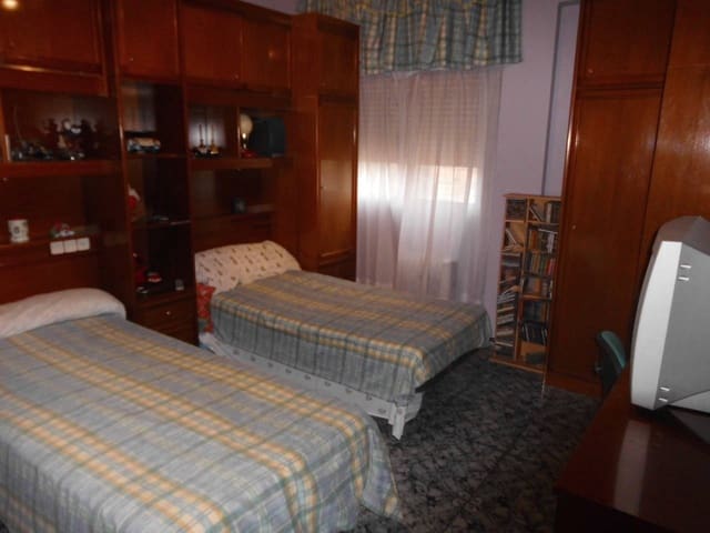 4 makuuhuone Asunto myytävänä paikassa Almansa mukana 
autotalli - 85 000 € (Ref: 8886489)