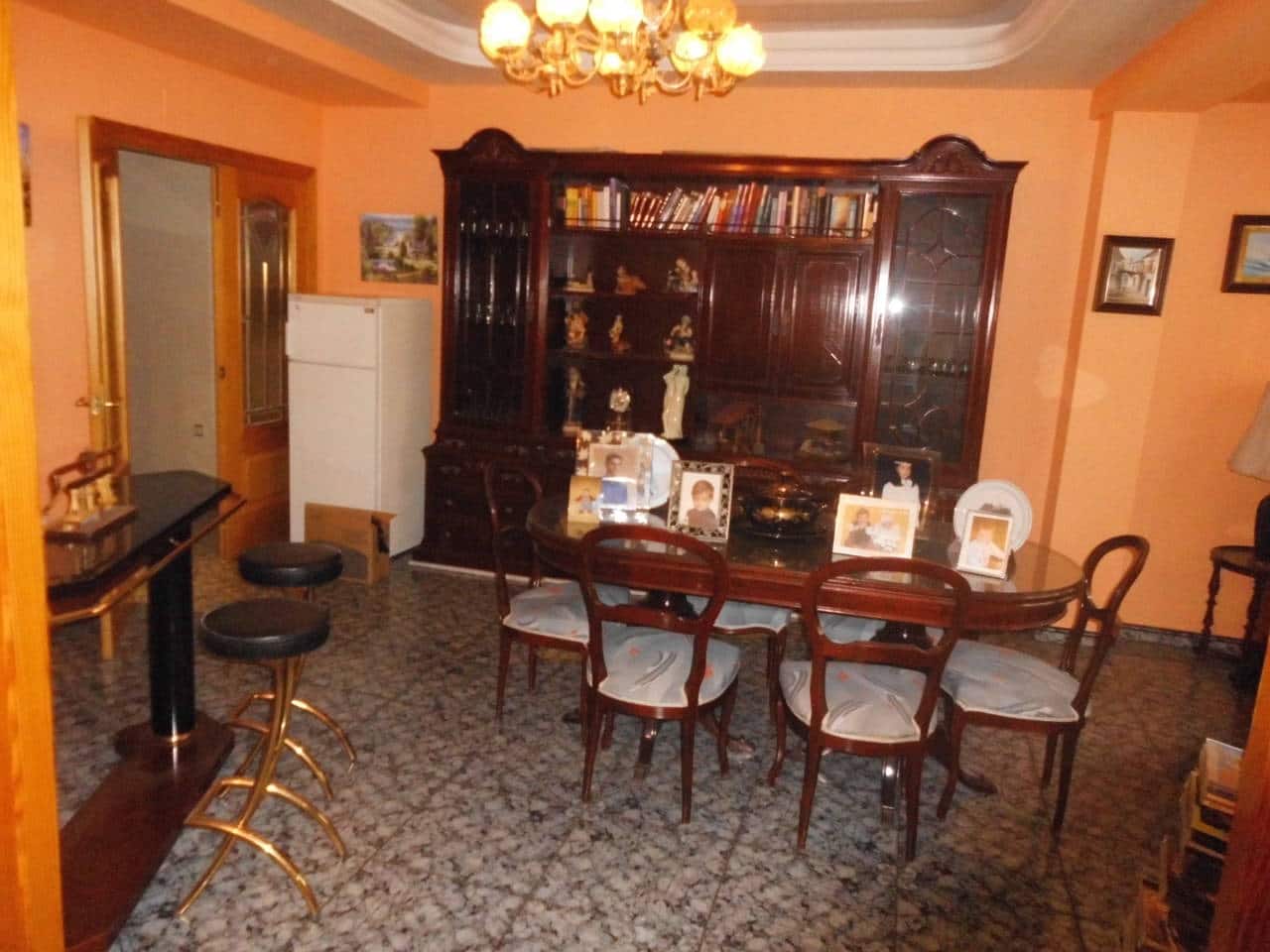 4 soveværelse Lejlighed til salg i Almansa med garage - € 85.000 (Ref: 8886489)