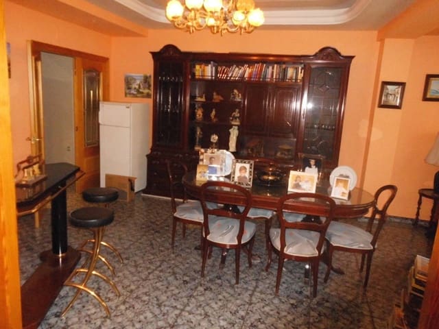 4 makuuhuone Asunto myytävänä paikassa Almansa mukana 
autotalli - 85 000 € (Ref: 8886489)