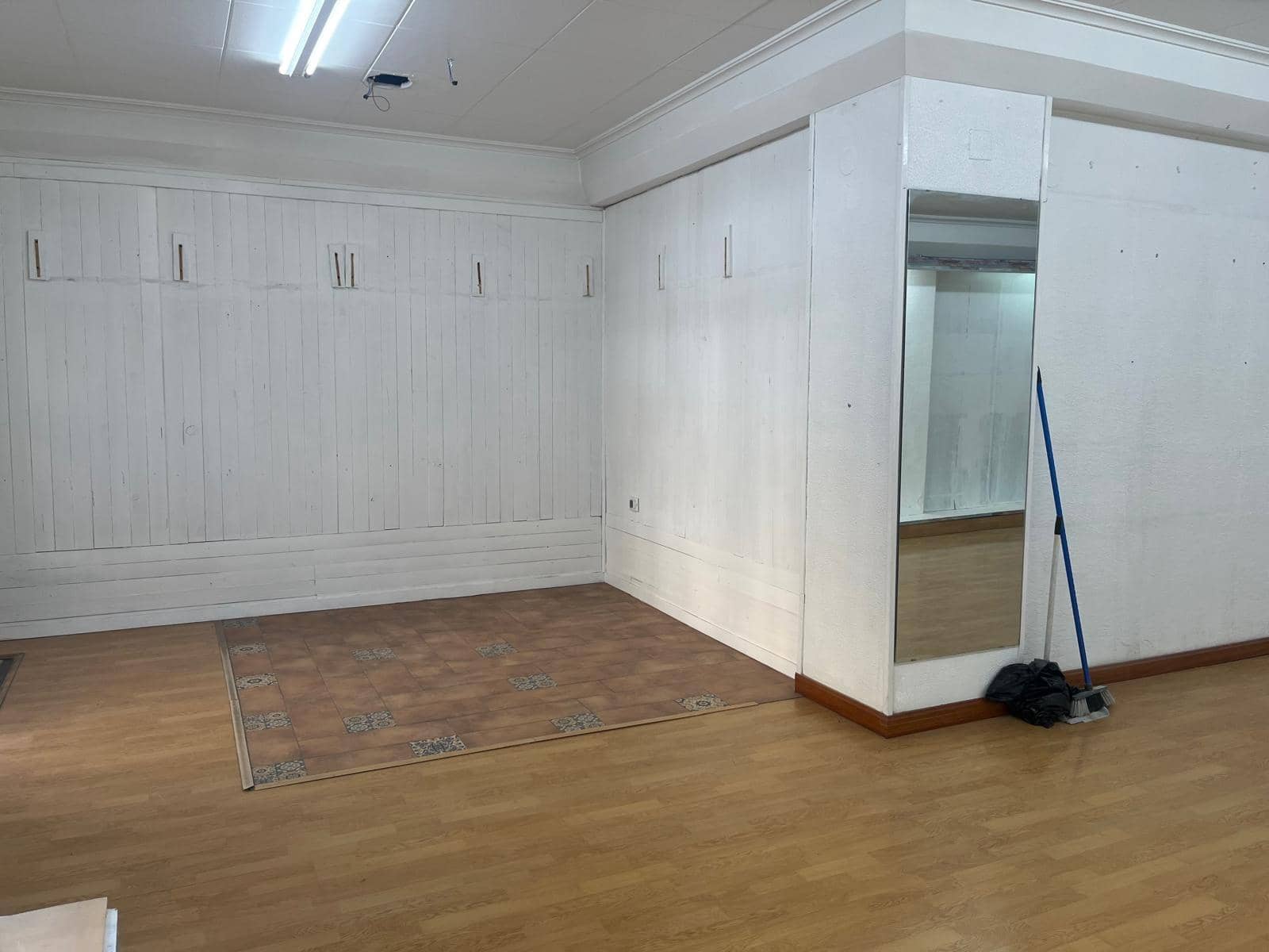 Kaupallinen myytävänä paikassa Almansa - 140 000 € (Ref: 8886490)