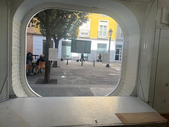 Kaupallinen myytävänä paikassa Almansa - 140 000 € (Ref: 8886490)