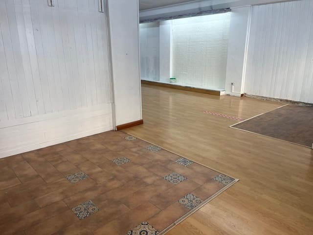 Kaupallinen myytävänä paikassa Almansa - 140 000 € (Ref: 8886490)