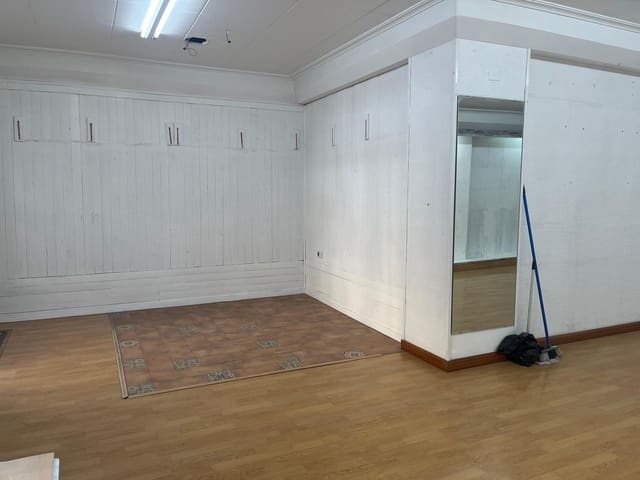 Kaupallinen myytävänä paikassa Almansa - 140 000 € (Ref: 8886490)