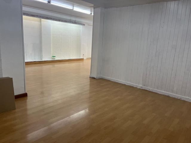 Kaupallinen myytävänä paikassa Almansa - 140 000 € (Ref: 8886490)