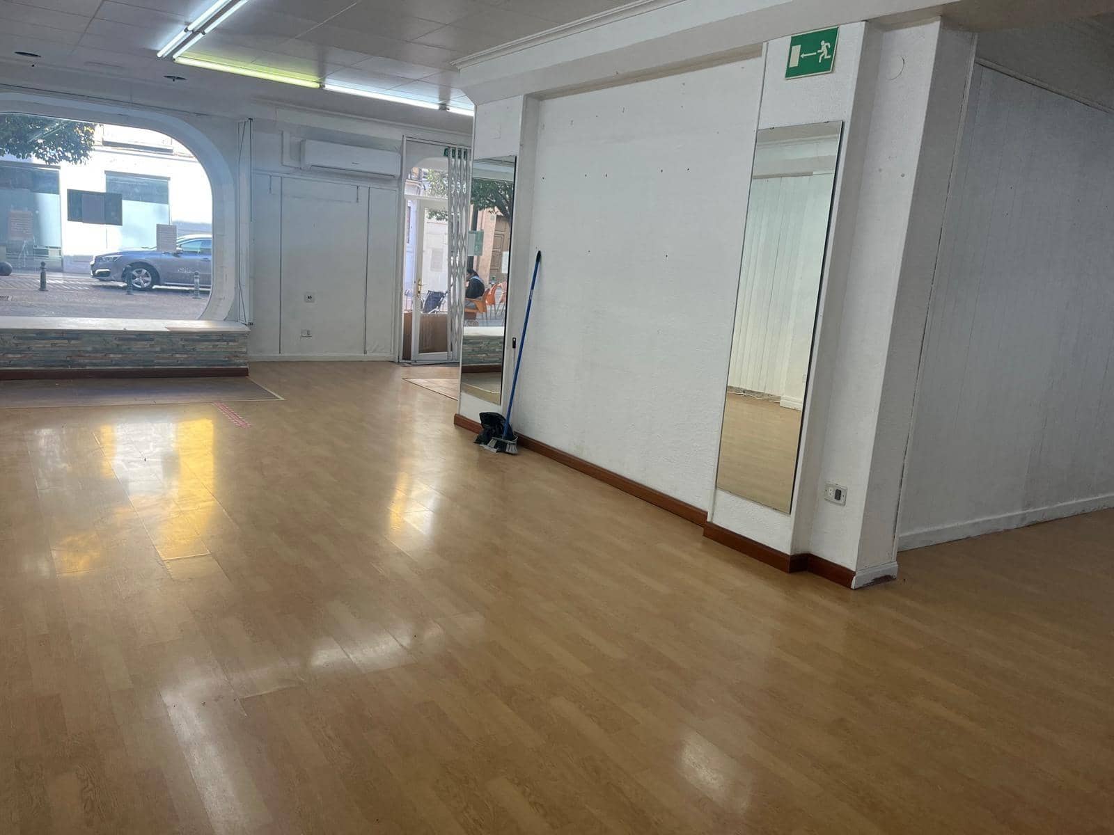 Kaupallinen myytävänä paikassa Almansa - 140 000 € (Ref: 8886490)