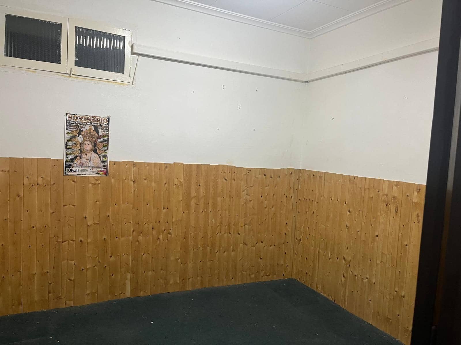 Kaupallinen myytävänä paikassa Almansa - 140 000 € (Ref: 8886490)