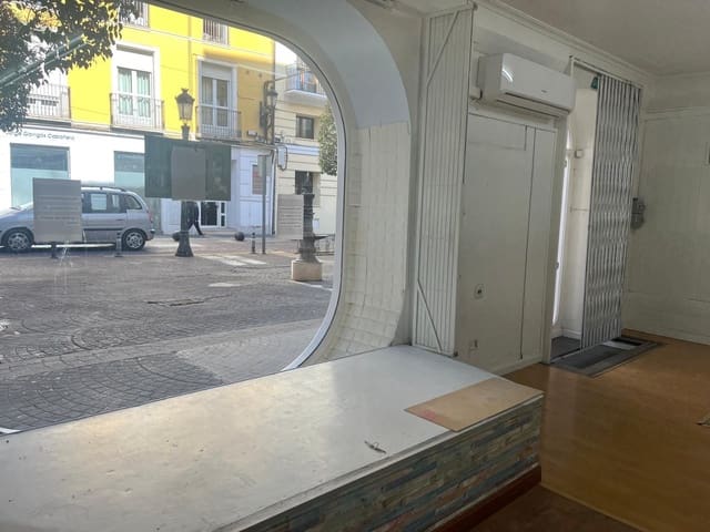 Kaupallinen myytävänä paikassa Almansa - 140 000 € (Ref: 8886490)