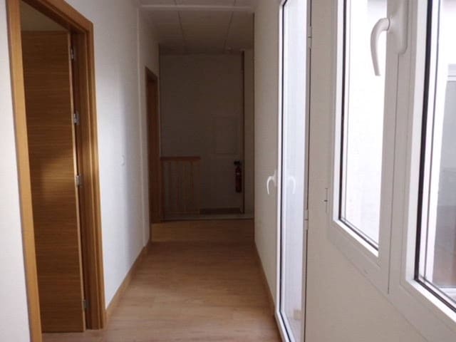 4 slaapkamer Kantoor te huur in Almansa - € 500 (Ref: 8886502)