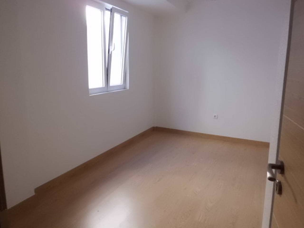 4 bedroom Office for rent in Almansa - € 100 (Ref: 8886502)