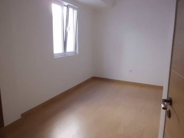 Oficina de 4 habitaciones en Almansa en alquiler - 100 € (Ref: 8886502)