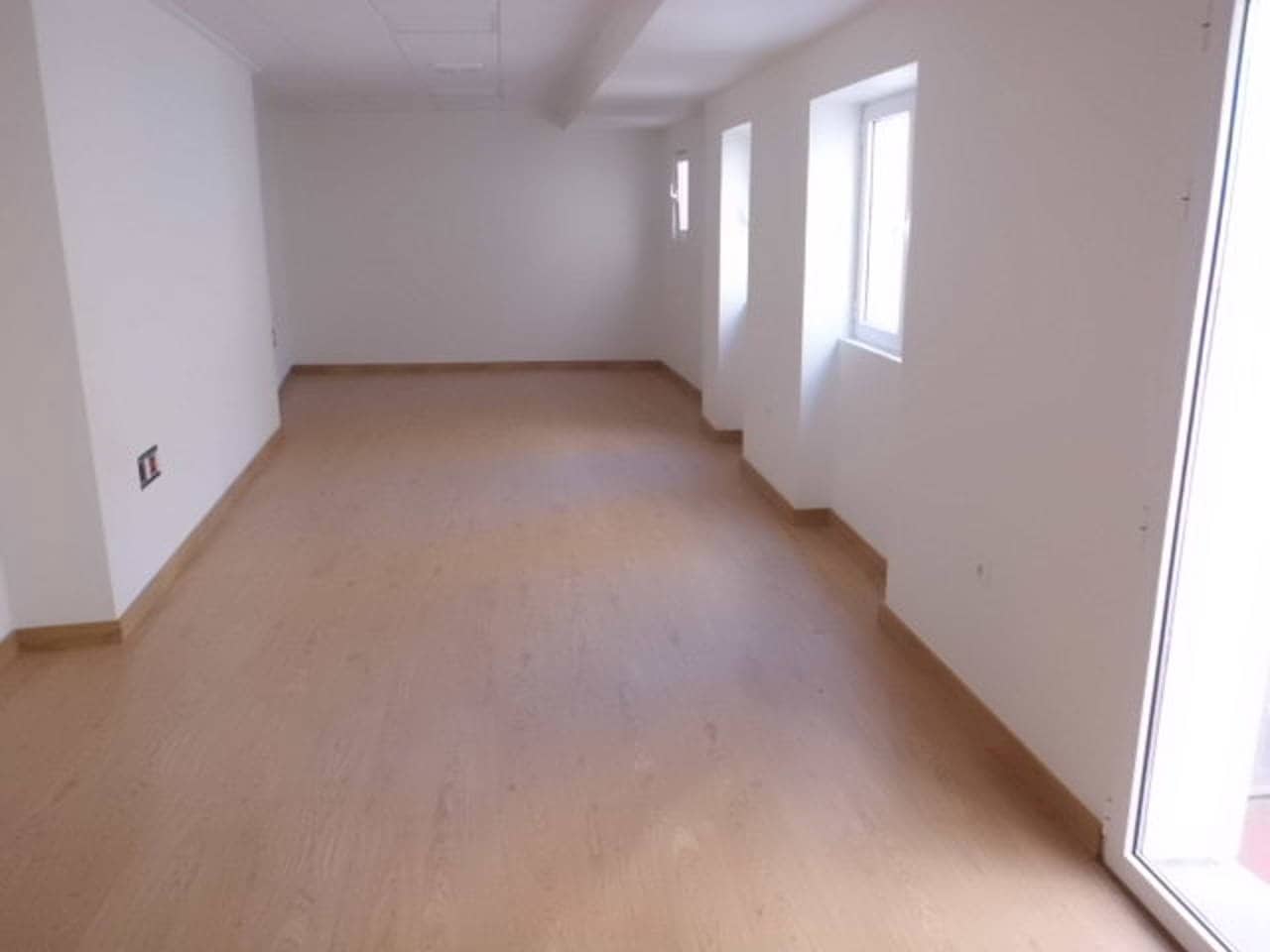 4 bedroom Office for rent in Almansa - € 100 (Ref: 8886502)
