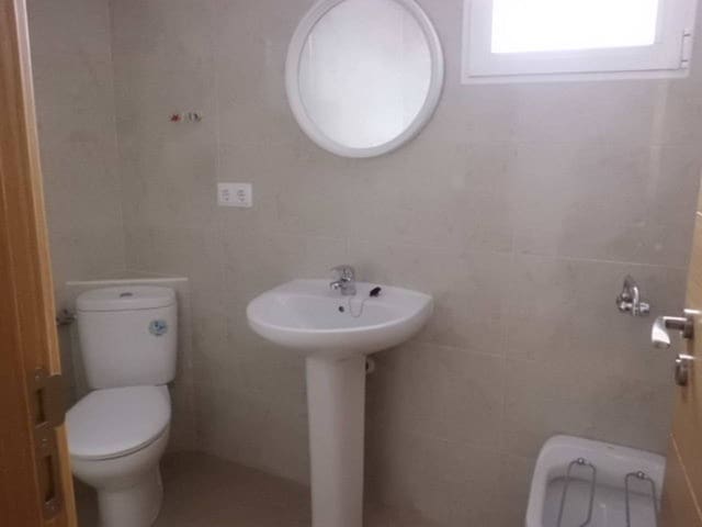Oficina de 4 habitaciones en Almansa en alquiler - 100 € (Ref: 8886502)