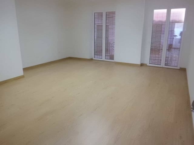 Oficina de 4 habitaciones en Almansa en alquiler - 100 € (Ref: 8886502)