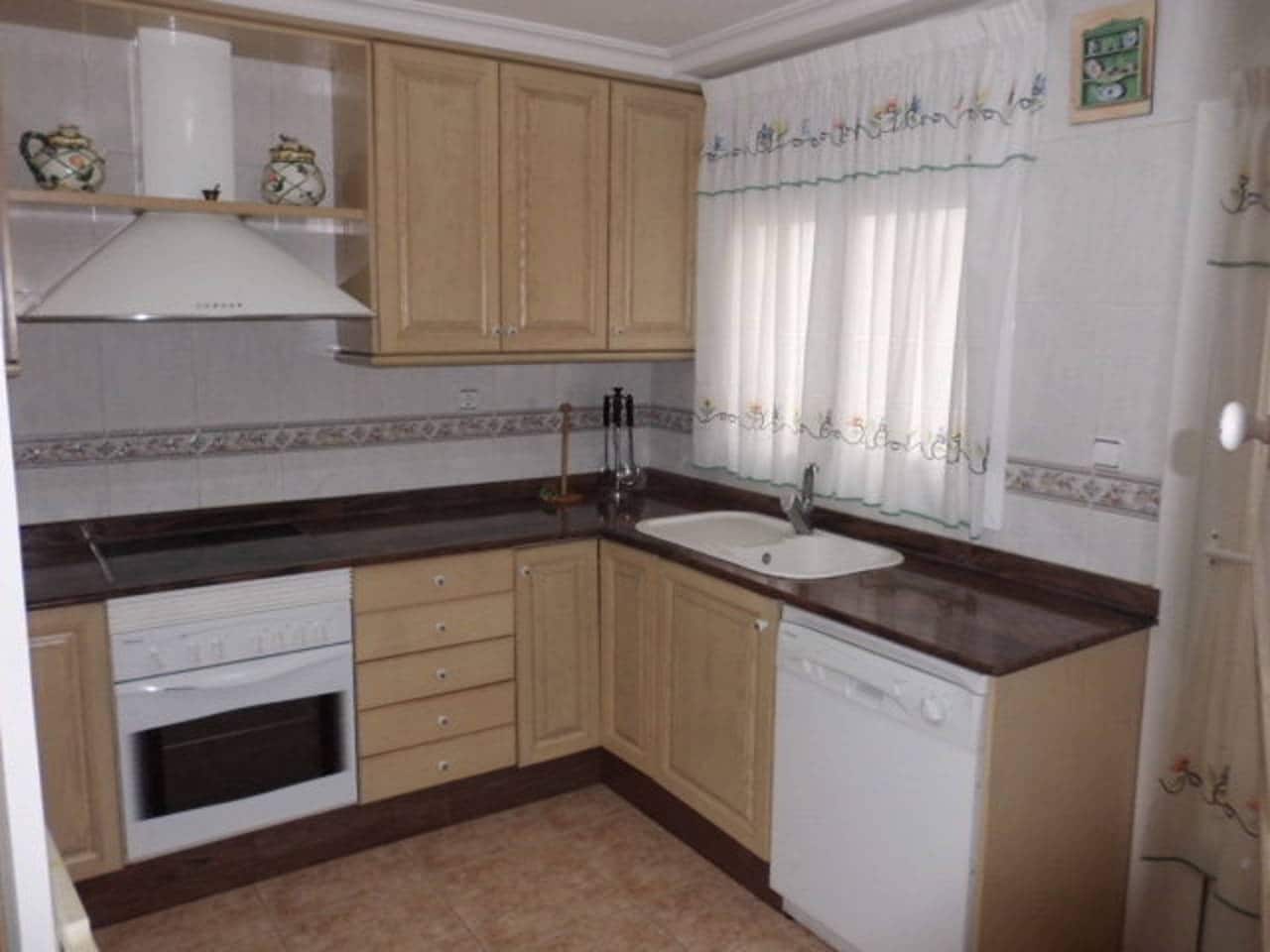 4 makuuhuone Asunto myytävänä paikassa Almansa - 72 000 € (Ref: 8886548)