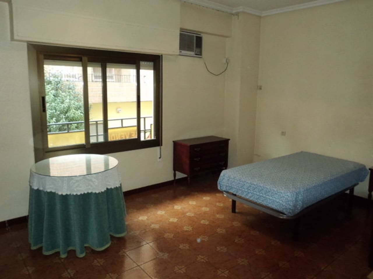 4 makuuhuone Asunto myytävänä paikassa Almansa - 72 000 € (Ref: 8886548)