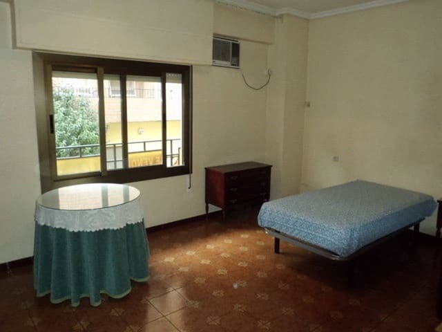 4 makuuhuone Asunto myytävänä paikassa Almansa - 72 000 € (Ref: 8886548)